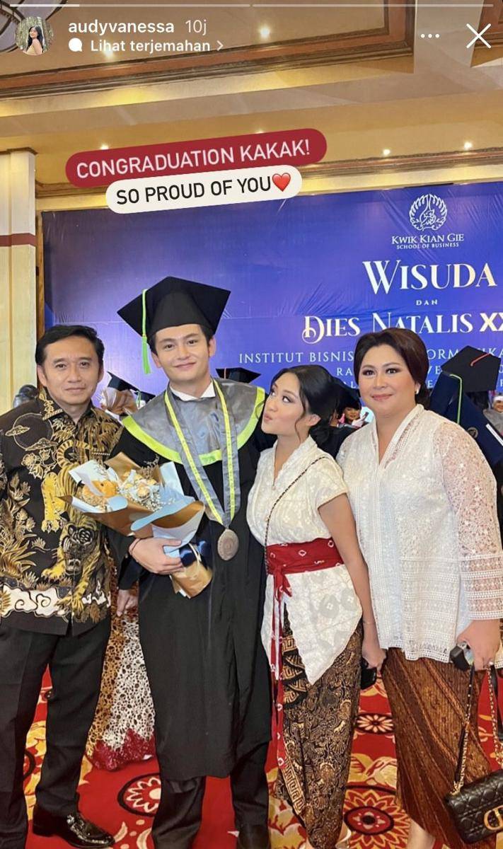potret wisuda Randy Martin (Instagram.com/audyvanessa)