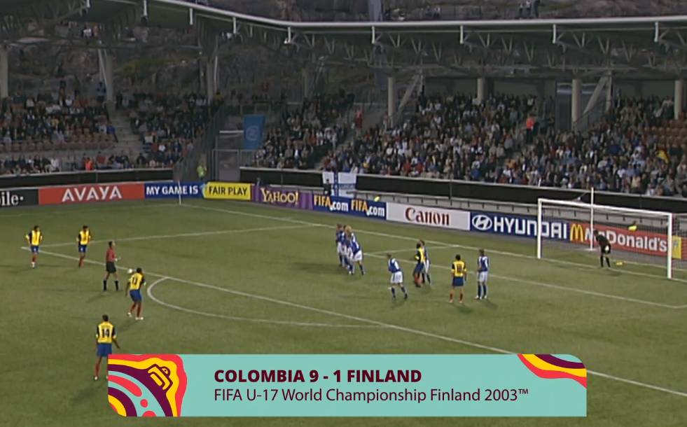 Kolombia (kuning) saat berhadapan dengan Finlandia (biru) di Piala Dunia U-17 2003. (fifa.com)