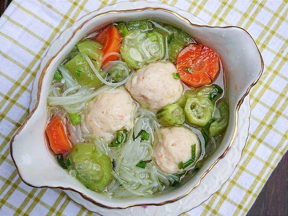 ilustrasi sup oyong bakso (instagram.com/ichasavitry)