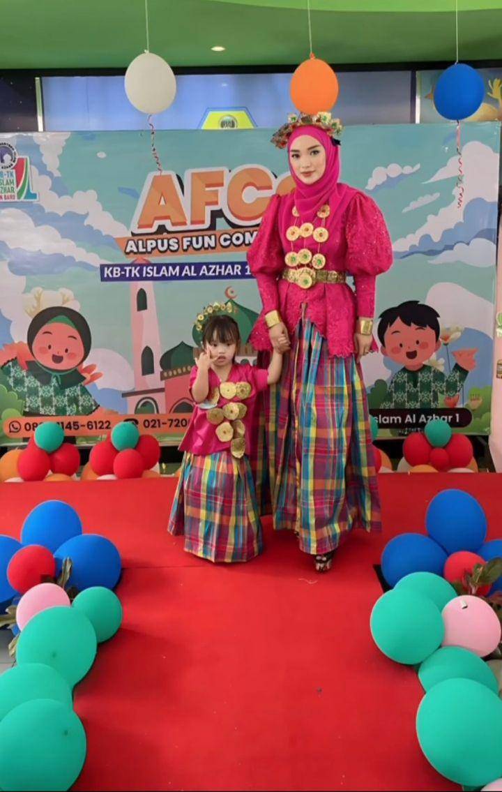 Zaskia Gotik dan Arsila fashion show (Instagram.com/zaskia_gotix)