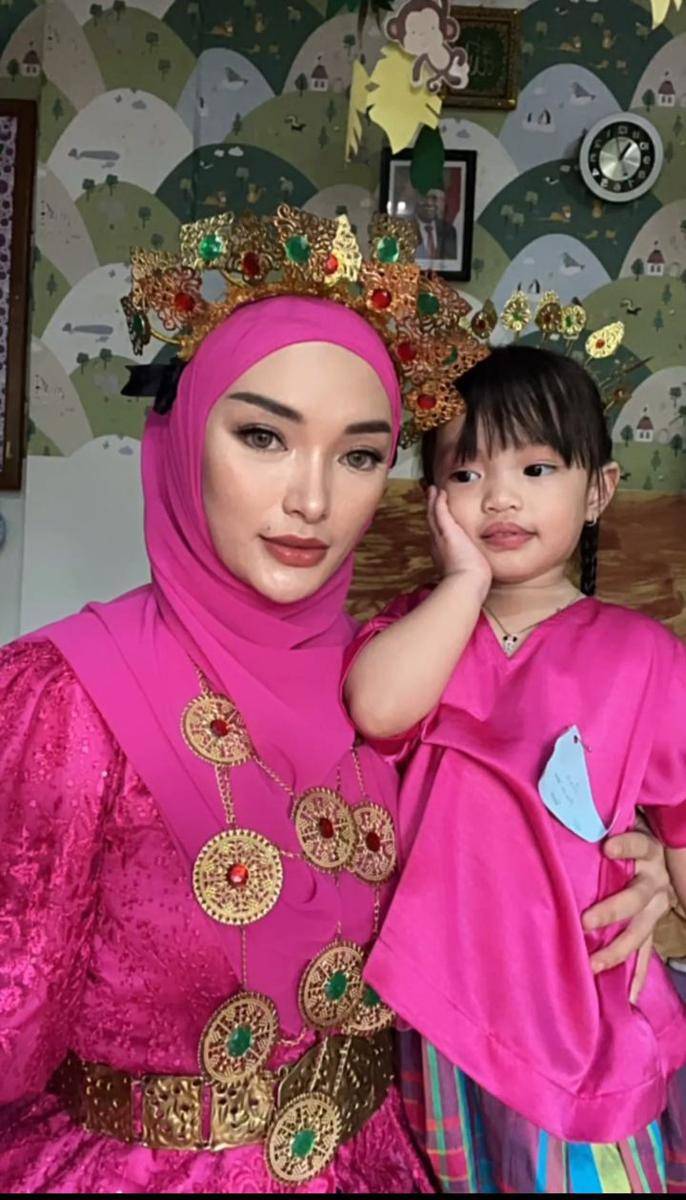 Zaskia Gotik dan Arsila (Instagram.com/zaskia_gotix)