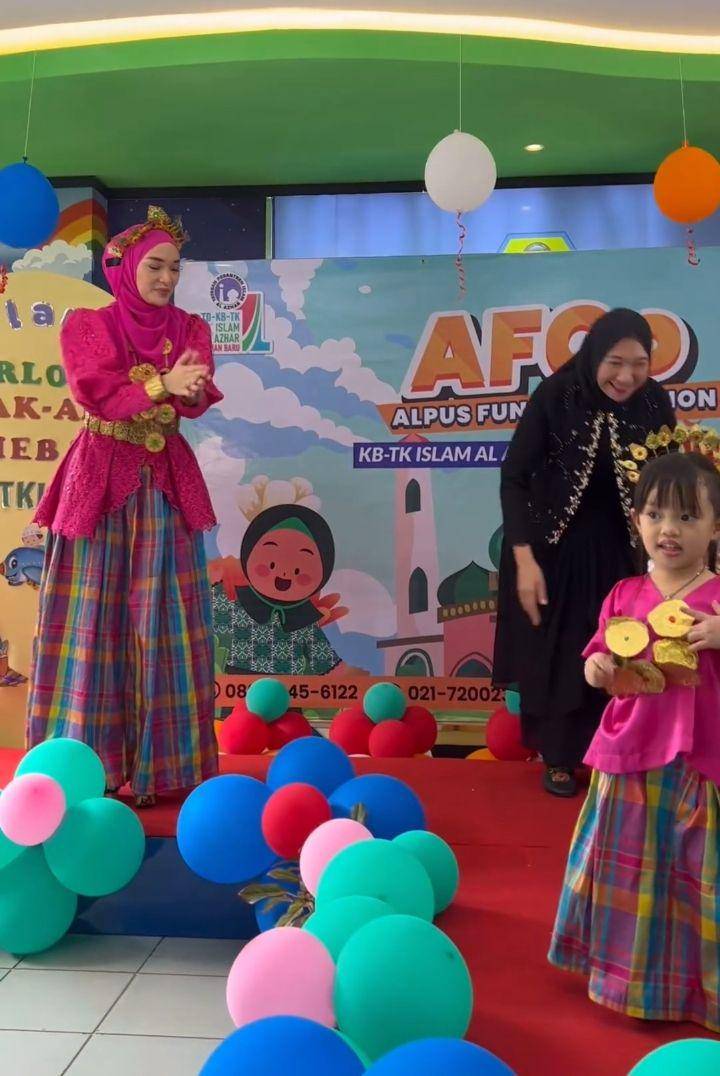 Zaskia Gotik dan Arsila (Instagram.com/zaskia_gotix)