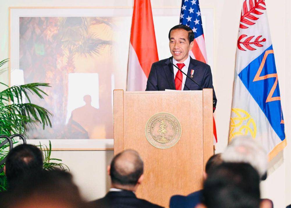 Presiden Joko "Jokowi" Widodo saat menyampaikan kuliah umum di Stanford University, Amerika Serikat (AS), Kamis (16/11/2023). (Biro Pers Istana)
