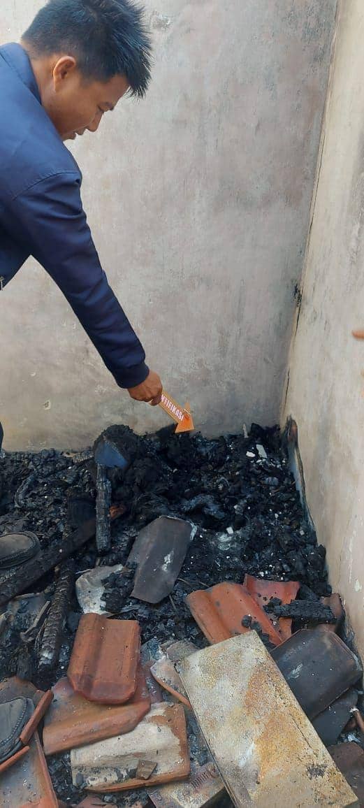 Kebakaran rumah di Banjar Pupuan, Desa Pupuan, Kecamatan Pupuan, Kabupaten Tabanan pada Kamis (16/11/2023) (Dok.IDNTimes/Humas Polres Tabanan)