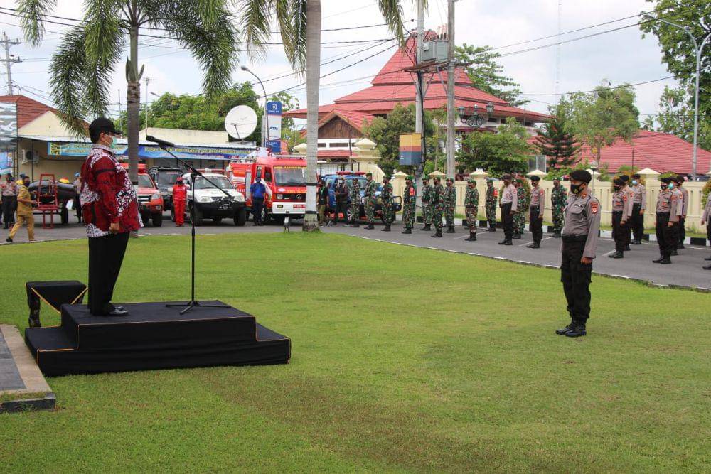 Ilustrasi TNI-Polri.(IDN Times/Daruwaskita)