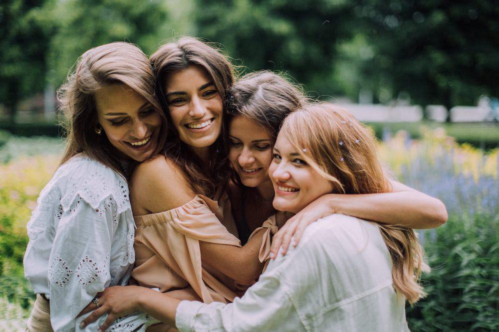 6 Tanda Orang yang Memiliki Aura Positive Vibes, Kamu Bukan?