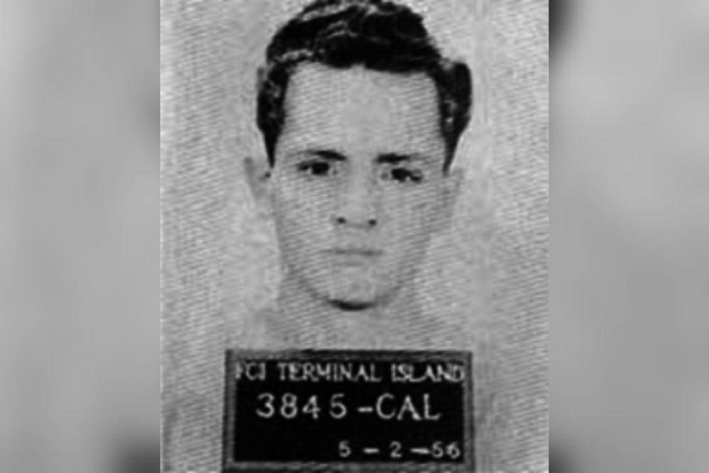 potret hitam putih Charles Milles Manson di Federal Correctional Institute (FCI) Terminal Island, California (wikipedia.org/Terminal Island California)