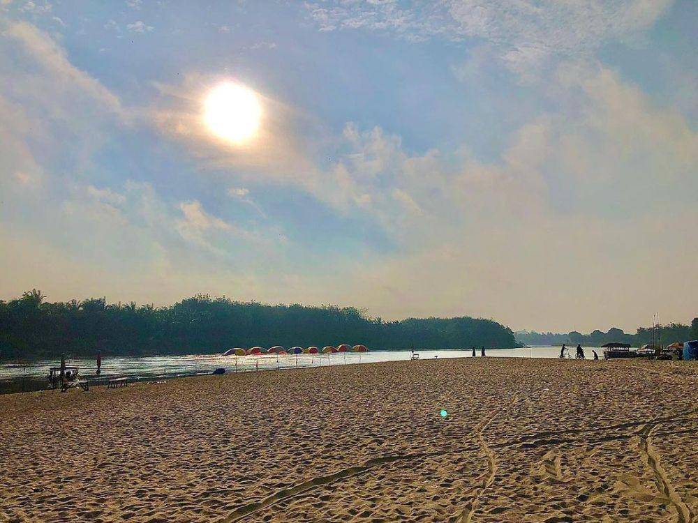 Pantai Cinta Teluk Jering (instagram.com/pil.good)
