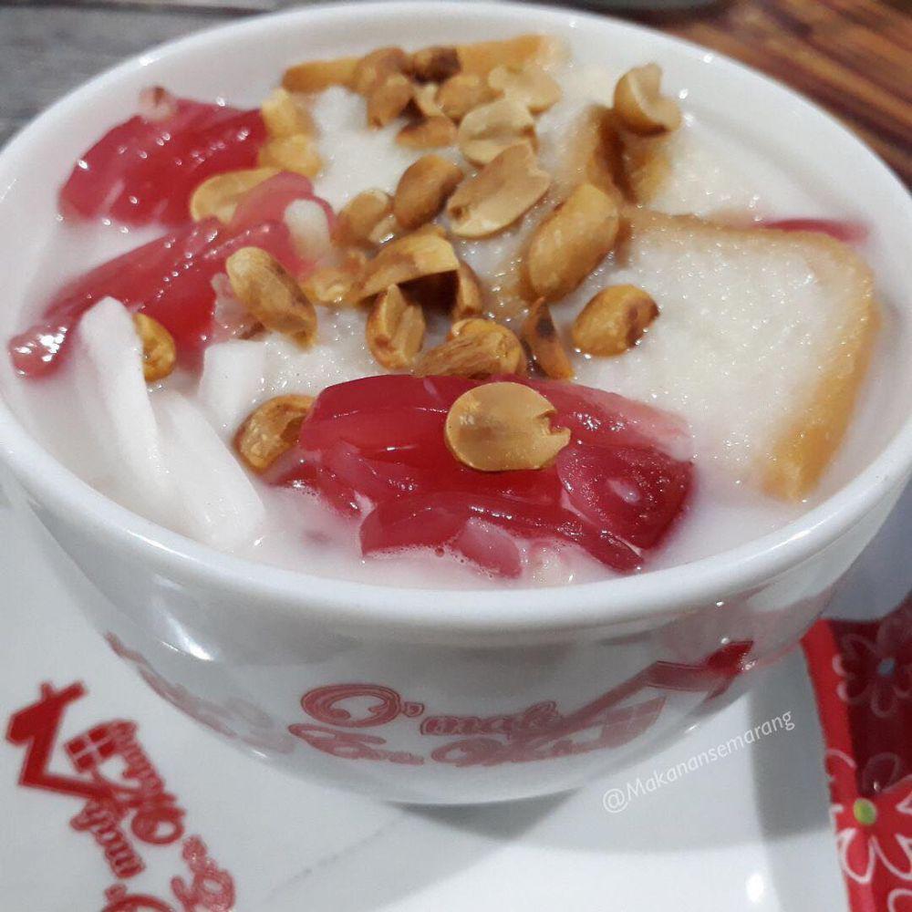 wedang roti (instagram.com/makanansemarang)