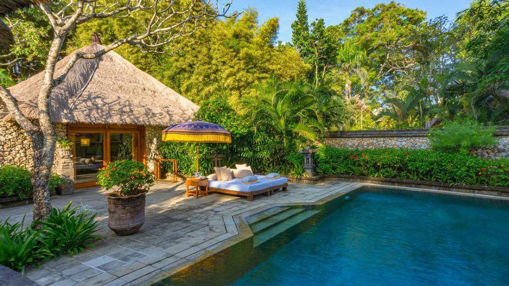 5 Hotel dengan Fasilitas Private Beach Terbaik di Bali, Bikin Nyaman!