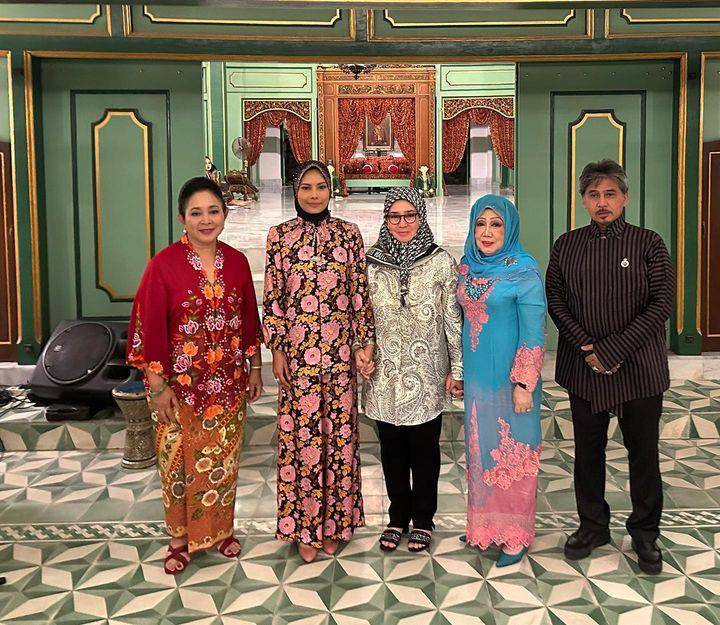 kebaya Titiek Soeharto (instagram.com/titieksoeharto)