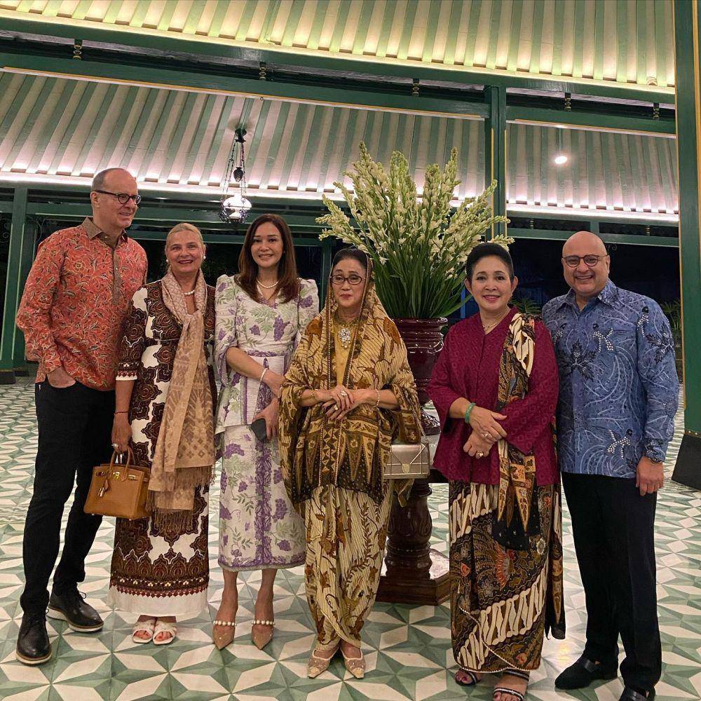 kebaya Titiek Soeharto (instagram.com/titieksoeharto)