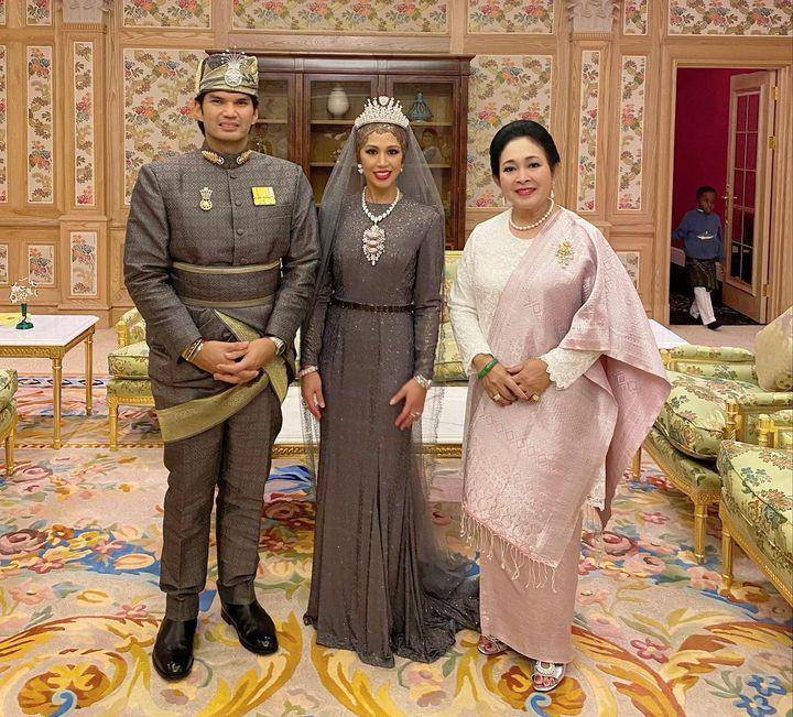 kebaya Titiek Soeharto (instagram.com/titieksoeharto)