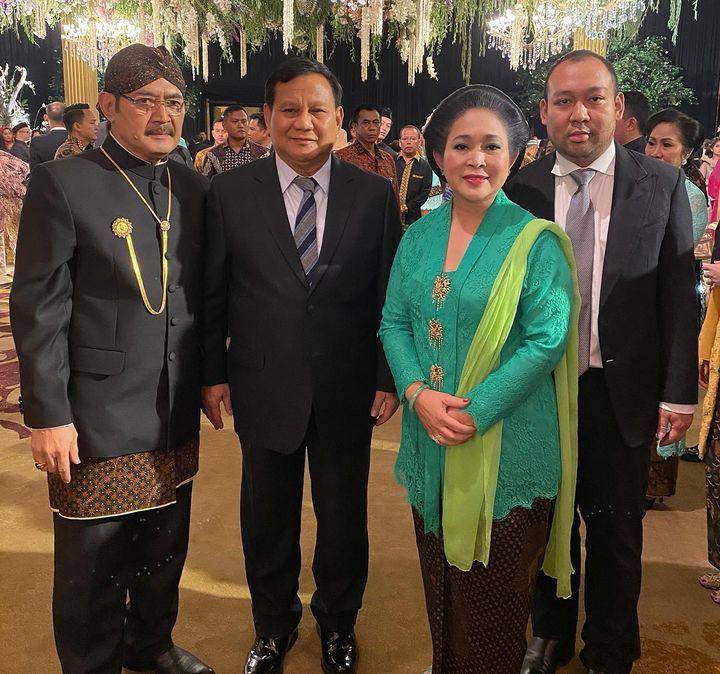 kebaya Titiek Soeharto (instagram.com/titieksoeharto)