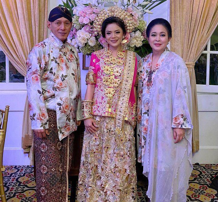 kebaya Titiek Soeharto (instagram.com/titieksoeharto)