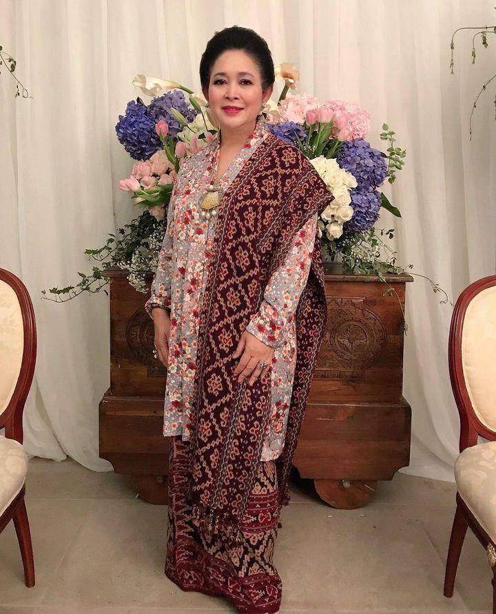 kebaya Titiek Soeharto (instagram.com/titieksoeharto)