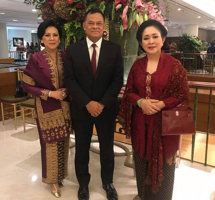 kebaya Titiek Soeharto (instagram.com/titieksoeharto)