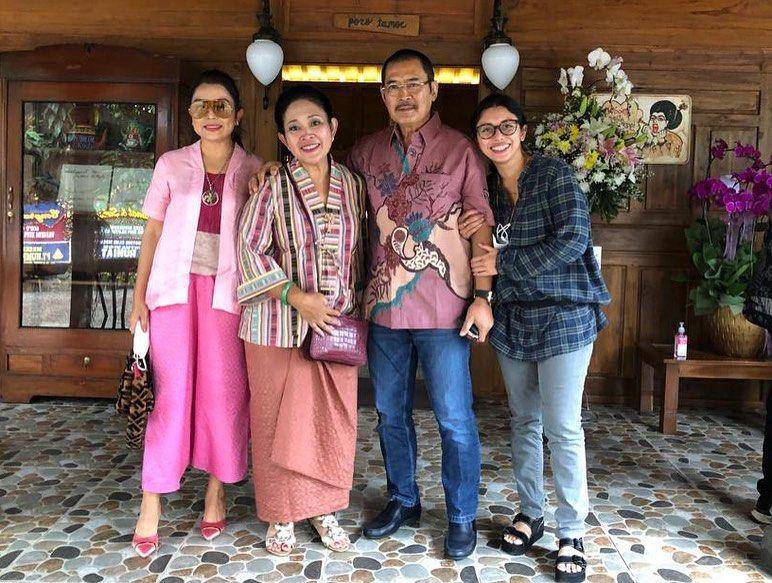 kebaya Titiek Soeharto (instagram.com/titieksoeharto)