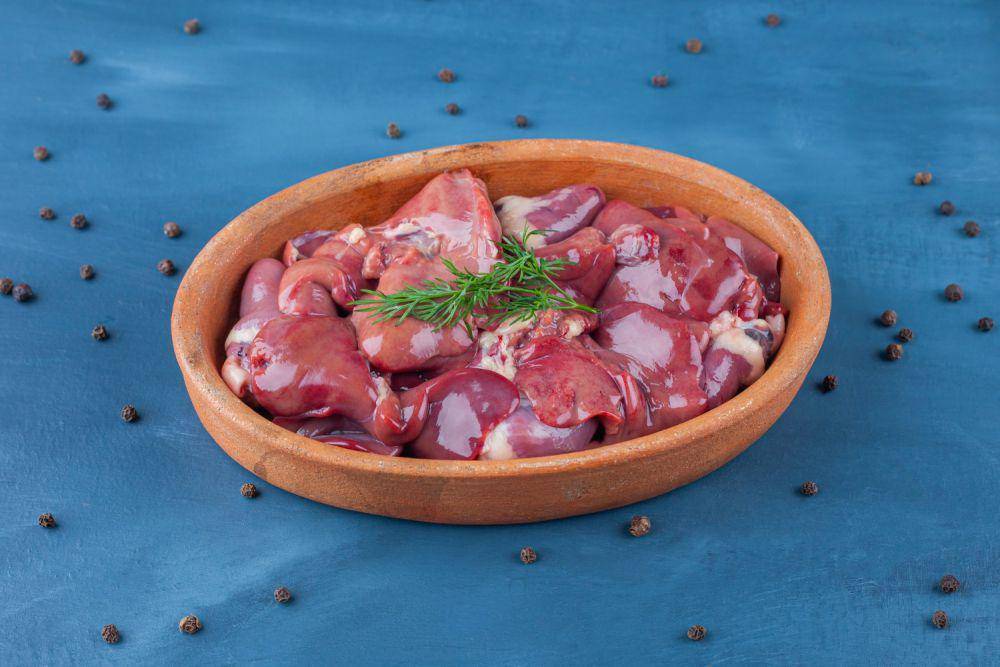 ati ayam mentah (freepik.com/azerbaijan_stockers)
