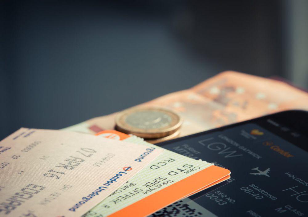 ilustrasi tiket pesawat (pexels.com/Torsten Dettlaff)