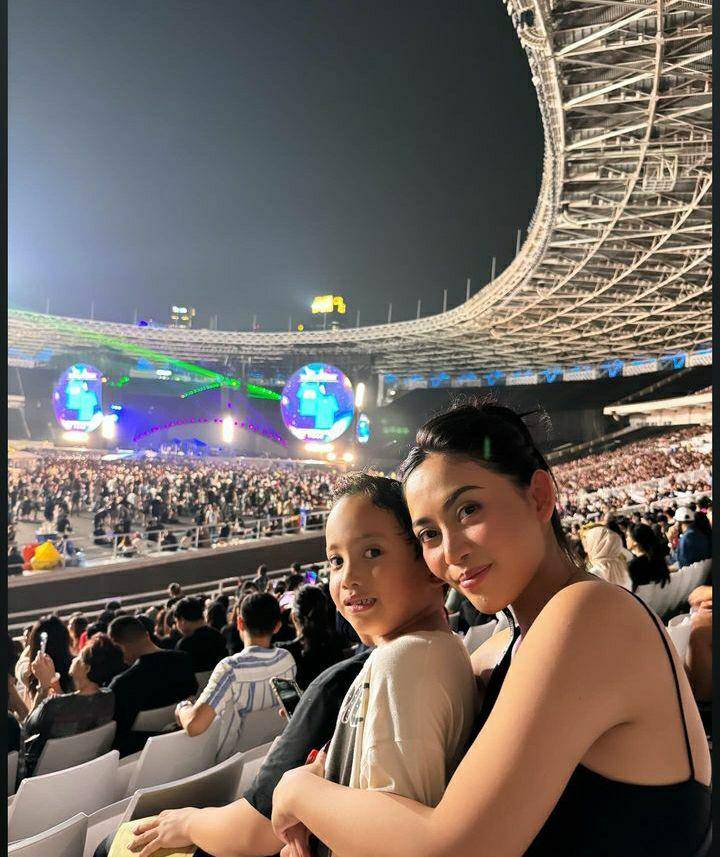 momen Rachel Vennya nonton konser Coldplay bareng Xabiru (instagram.com/rachelvennya)
