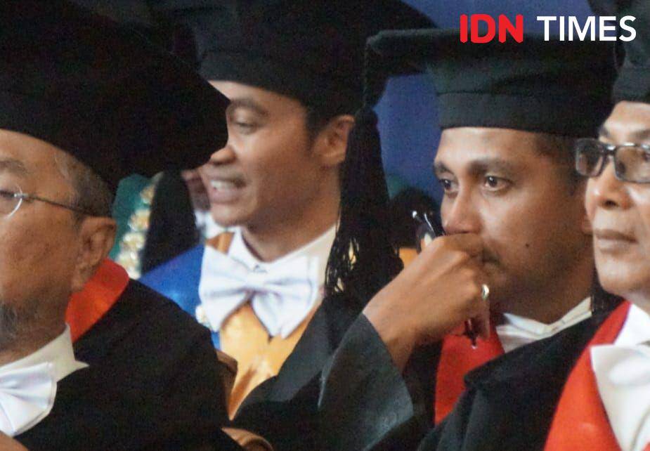 Tersangka kasus korupsi, Wakil Menteri Hukum dan HAM, Edward Omar Sharief Hiariej hadir di acara pengukuhan guru besar UGM (IDNTimes/Herlambang Jati)