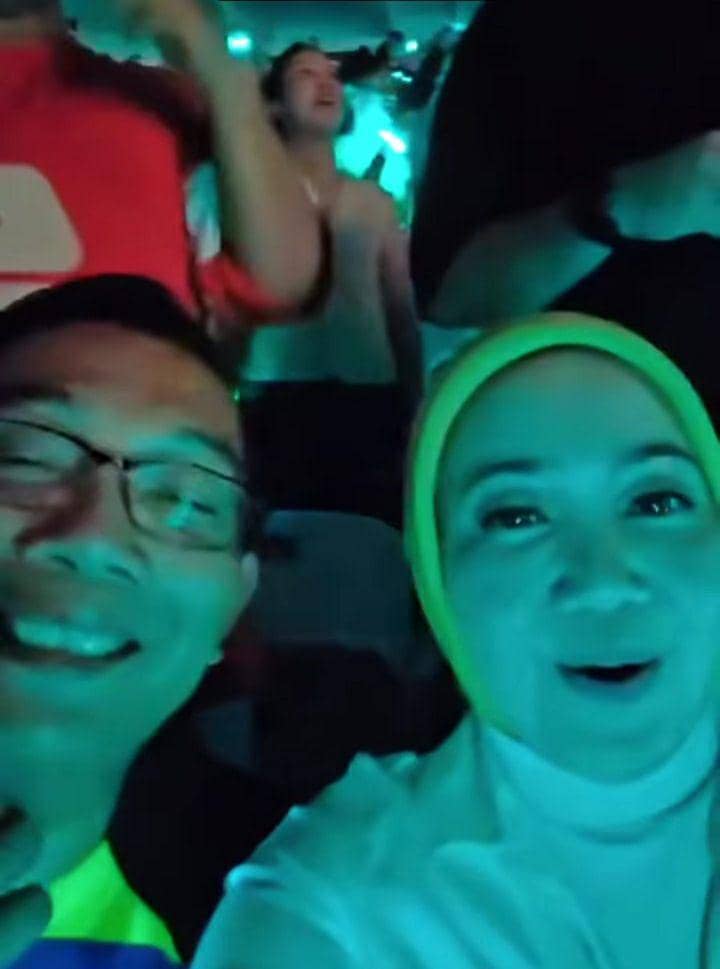 momen Ridwan Kamil nonton Coldplay bareng istri (instagram.com/ataliapr)
