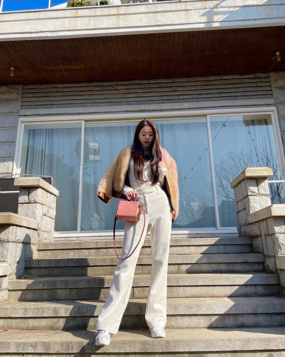ide mix and match turtleneck ala Wonyoung IVE (instagram.com/for_everyoung10)