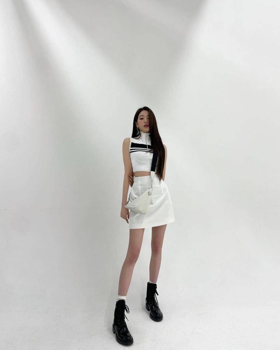 ide mix and match turtleneck ala Wonyoung IVE (instagram.com/for_everyoung10)