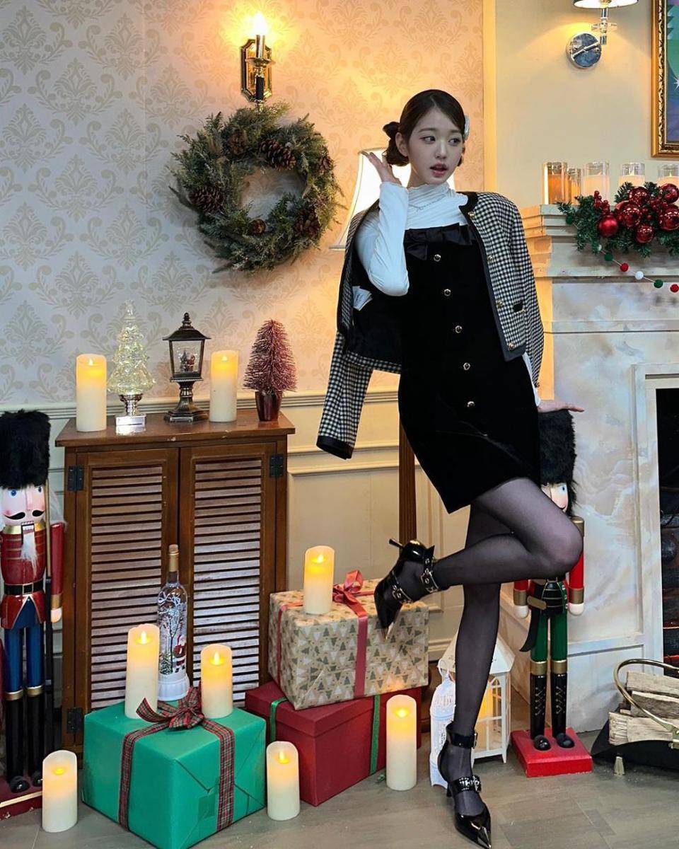 ide mix and match turtleneck ala Wonyoung IVE (instagram.com/for_everyoung10)