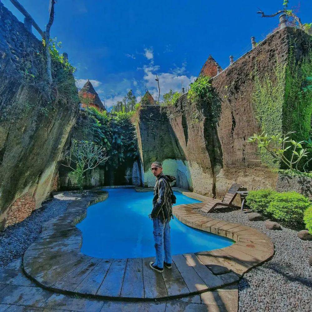potret kolam renang di wisata Kampoeng Toron Samalem (instagram.com/wisata_kampoeng_toron_samalem)