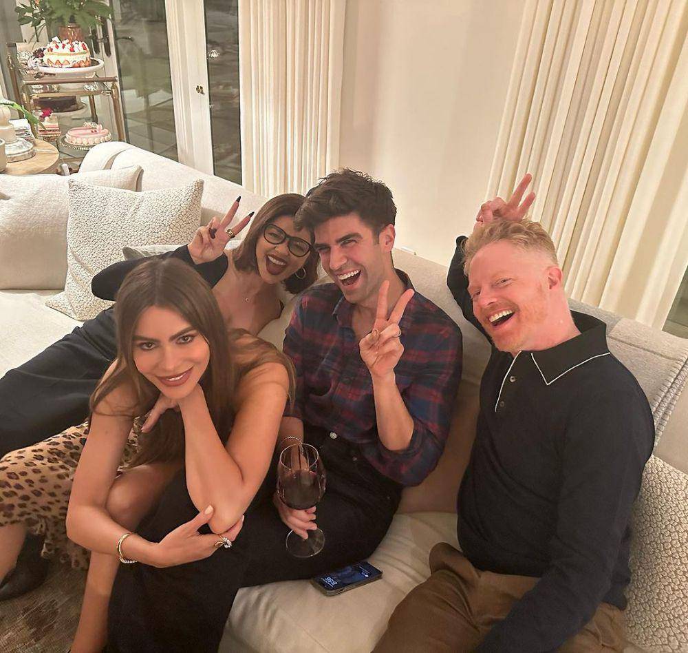 potret cast Modern Family reunian (instagram.com/sofiavergara)