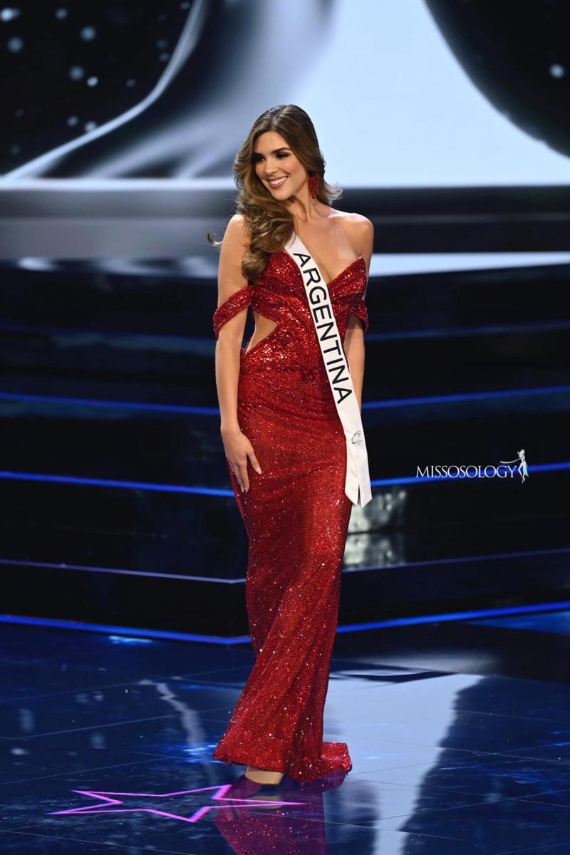Gaun Malam Wakil Amerika Latin di Preliminary Miss Universe 2023 (Facebook.com/Missosology)