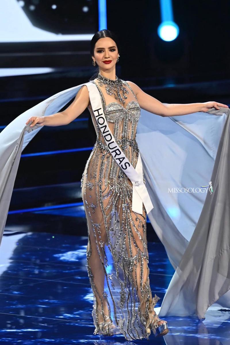 Gaun Malam Wakil Amerika Latin di Preliminary Miss Universe 2023 (Facebook.com/Missosology)