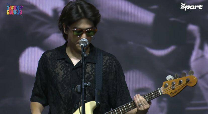 potret Iqbaal Ramadhan jadi bassist Pok Bul Band di Tepok Bulu 2023 (youtube.com/VINDES)