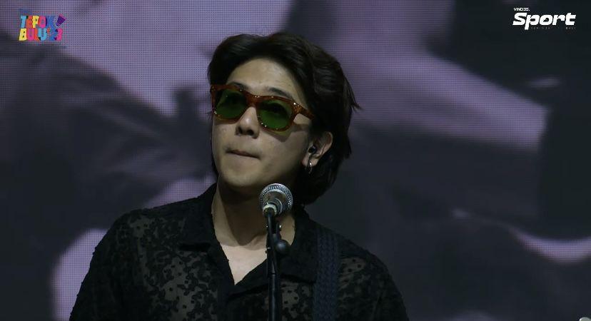 7 Potret Iqbaal Jadi Bassist Pok Bul Band, Buka VINDES Tepok Bulu '23