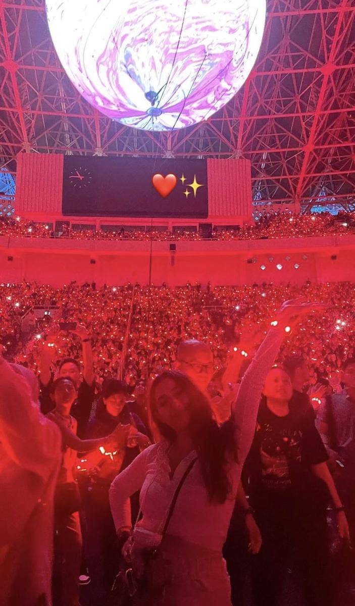 Rizky Alatas dan Adzana Bing Slamet nonton konser Coldplay (instagram.com/rizkyalatas)