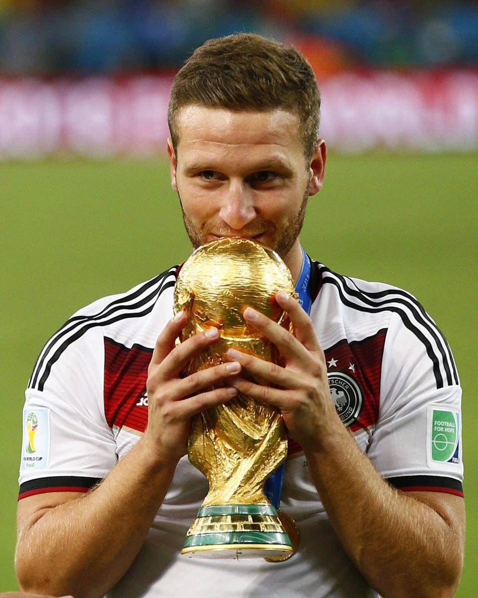 Shkodran Mustafi menjuarai Piala Dunia 2014 bersama Jerman. (twitter.com/MustafiOfficial)