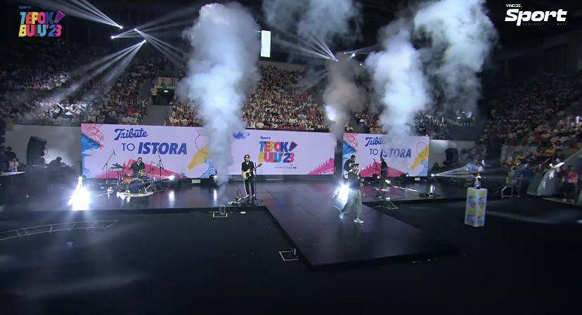 potret Iqbaal Ramadhan jadi bassist Pok Bul Band di Tepok Bulu 2023 (youtube.com/VINDES)