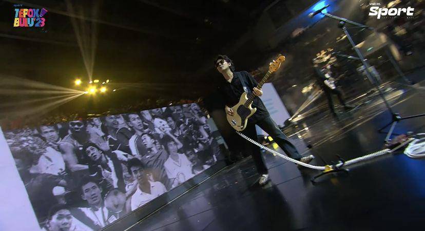 potret Iqbaal Ramadhan jadi bassist Pok Bul Band di Tepok Bulu 2023 (youtube.com/VINDES)