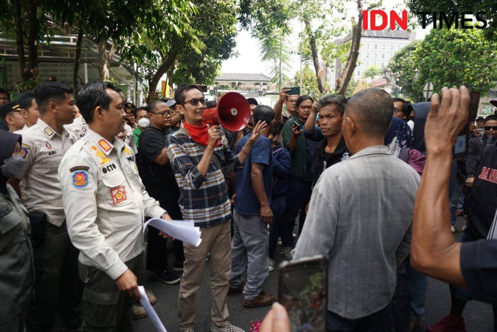 Puluhan Orang Geruduk Satpol PP Kota Jogja, Pertanyakan Pencopotan Baliho Ganjar