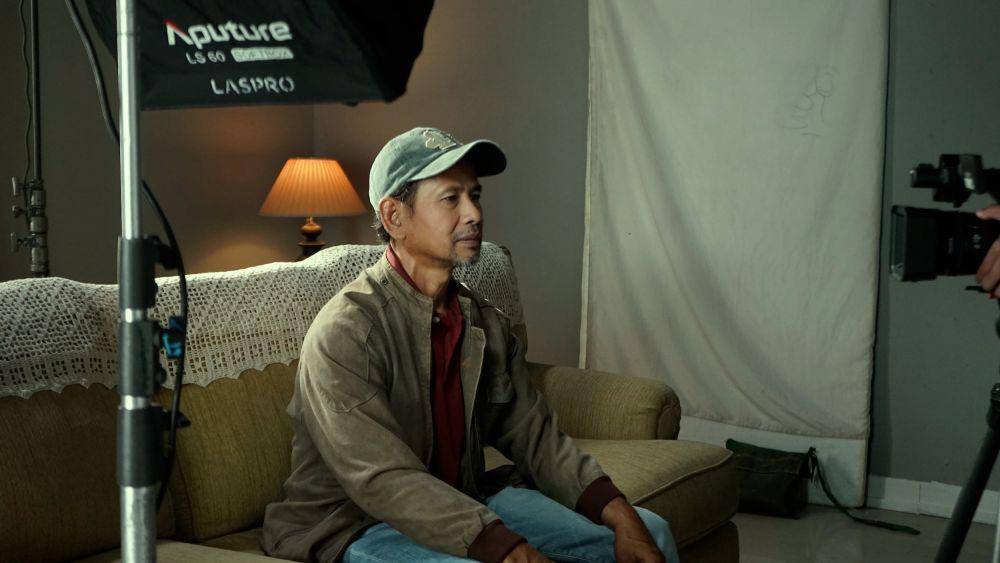 Pak Asep menceritakan pengalamannya di balik layar iklan Nippon Elastex (dok. Nippon Paint)