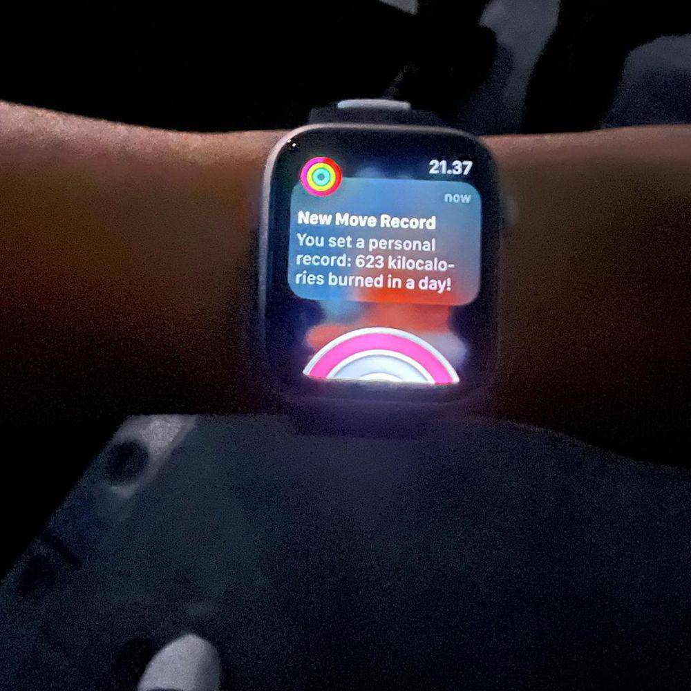 potret Mytha Lestari nonton Coldplay (instagram.com/mytha_lestari)