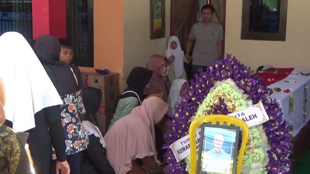 Isak Tangis Warnai Kedatangan Jenazah Mayor Yuda di Magetan