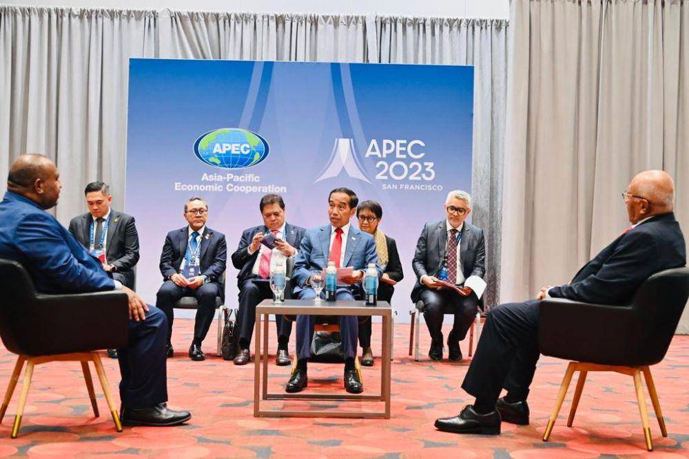 Jokowi melakukan pertemuan trilateral bersama Perdana Menteri Papua Nugini, James Marape dan Perdana Menteri Fiji, Sitiveni Rabuka di Amerika (dok. Sekretariat Presiden)