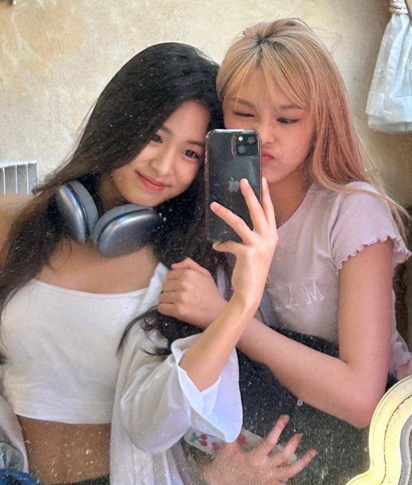 potret momen kebersamaan Ahyeon dan Chiquita BABYMONSTER (instagram.com/babymonster_ygofficial)