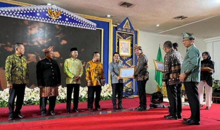 (Pemberian sertifikat warisan tak benda untuk kesenian Serambe Banyuasin) IDN Times/istimewa