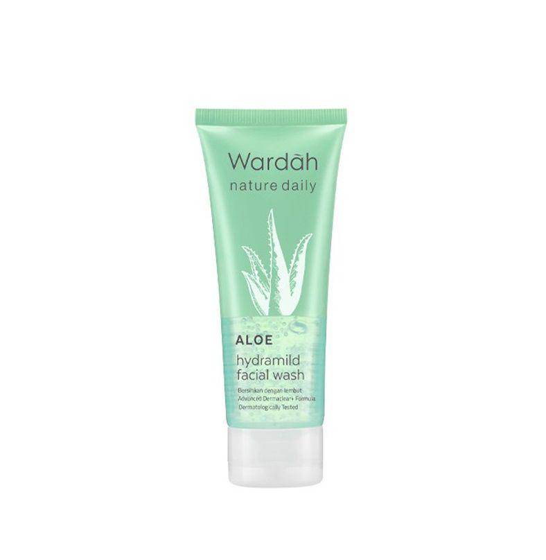 Wardah Nature Daily Aloe Hydramild Facial Wash. (dok. Shopee/Wardah Official Shop)
