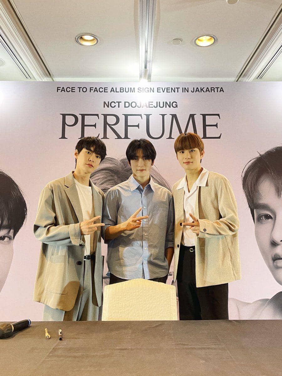 potret NCT DoJaeJung dalam ‘Perfume’ Face to Face Album Sign Event in JAKARTA (twitter.com/NCTsmtown)