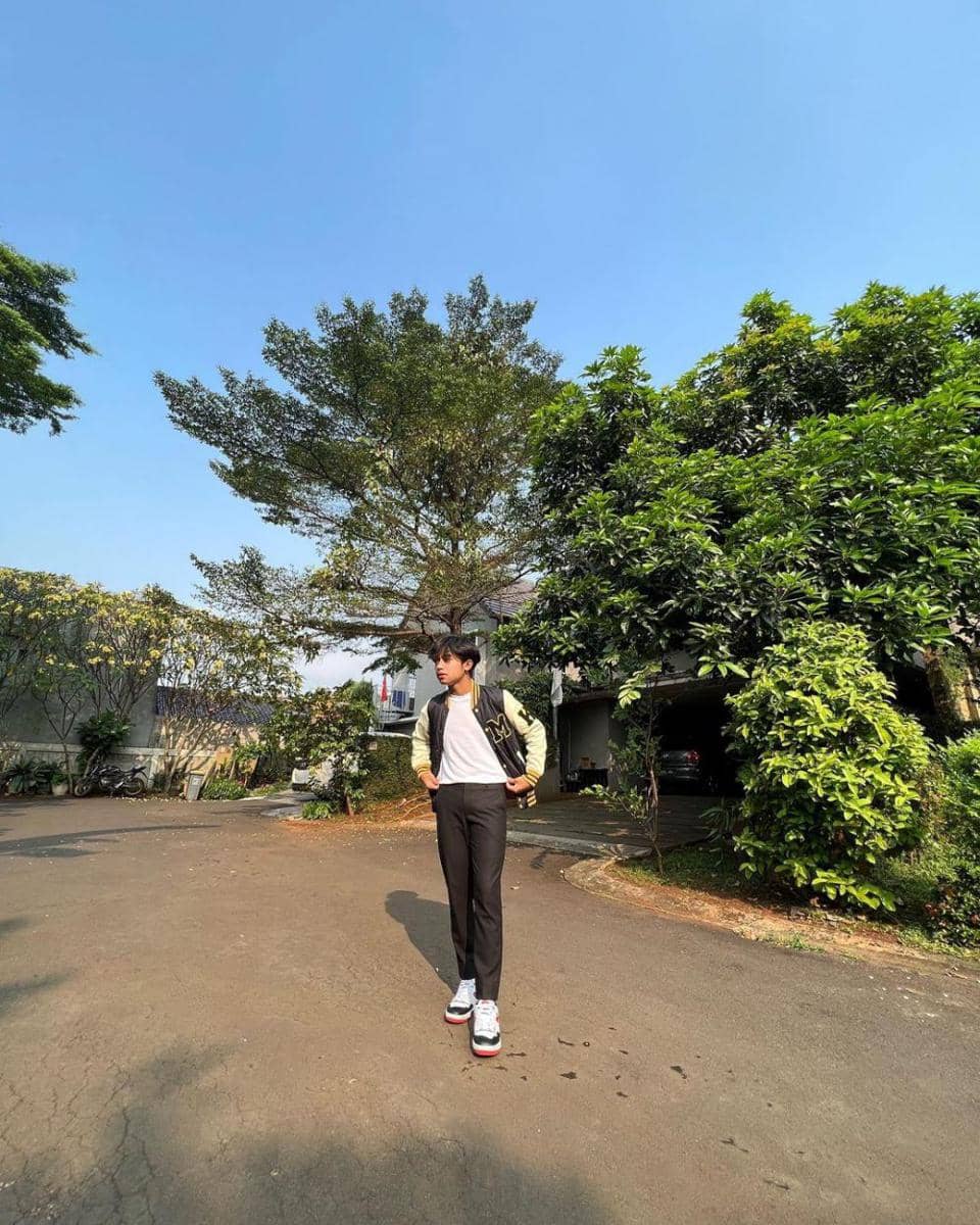 layering outfit ala Betrand Peto (instagram.com/betrandpetoputraonsu/)